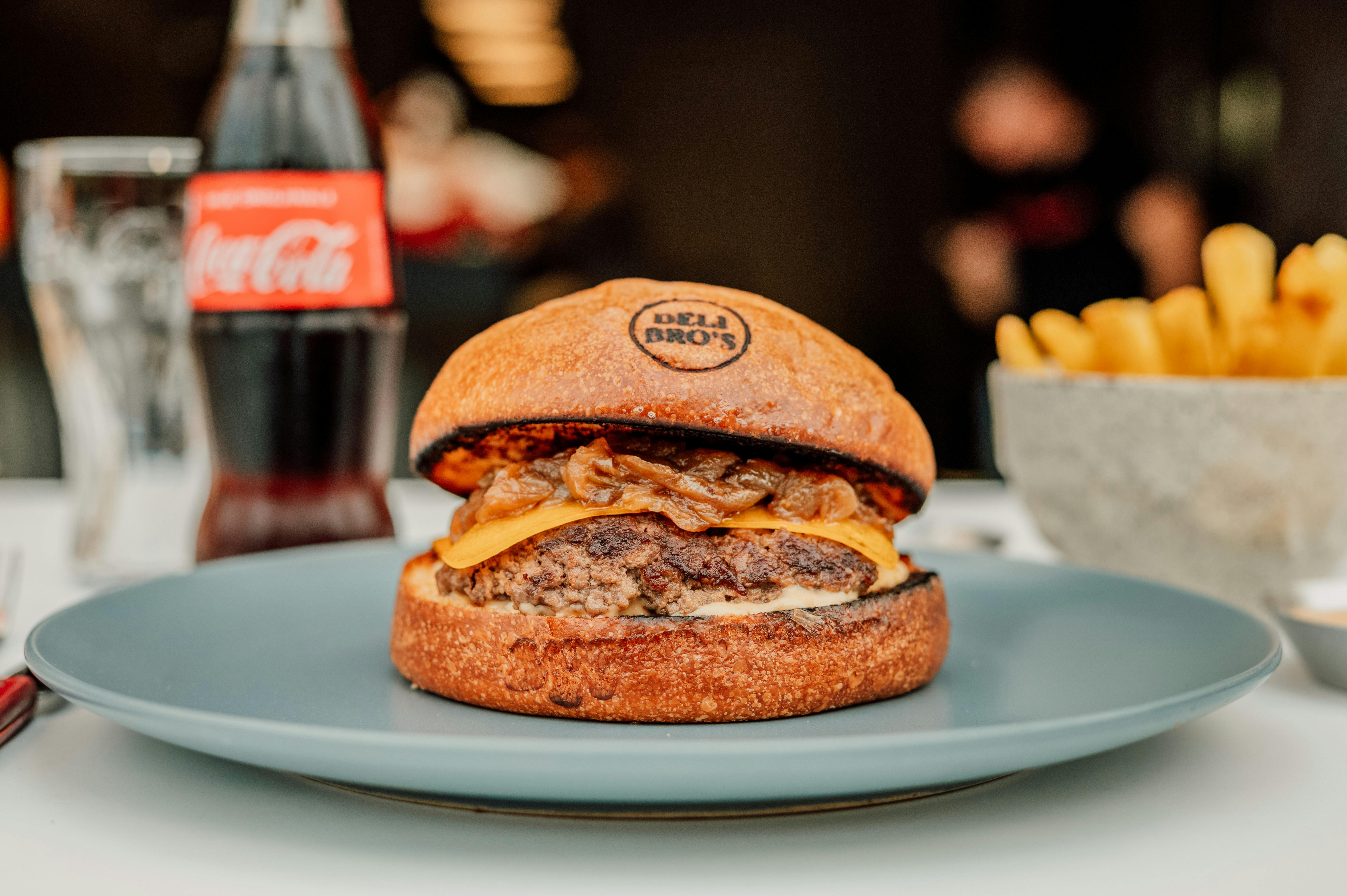 Burger mit Pommes - Kalorien Gehalt